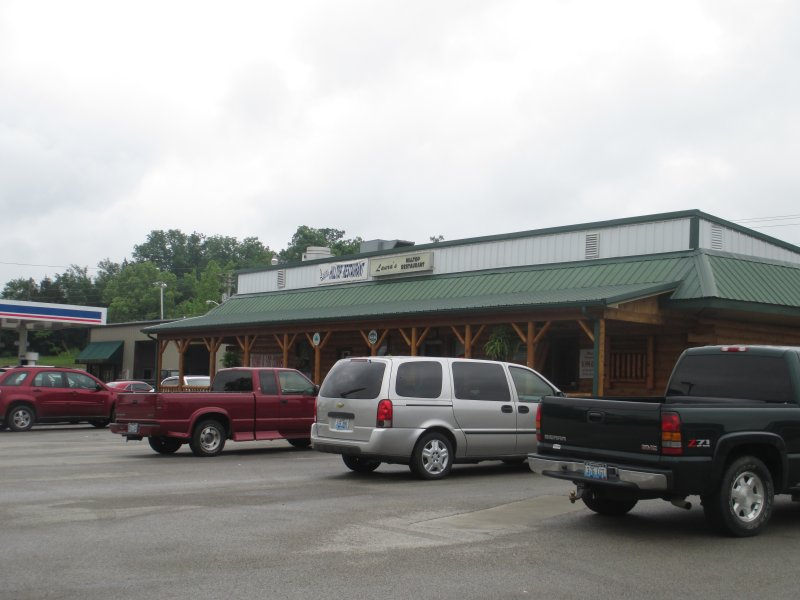 Laura's Hilltop Restaurant in Brownsville, Kentucky